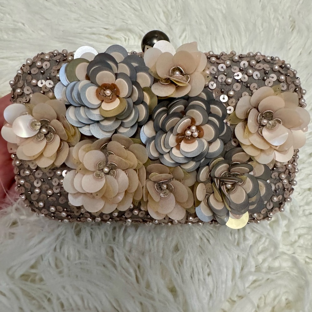 Elegant Floral Embellished Clutch
